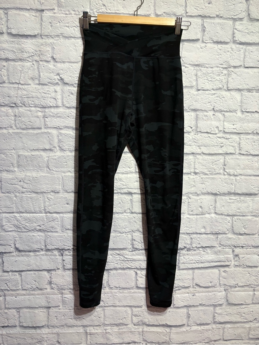 Alphalete Black Camo Leggings